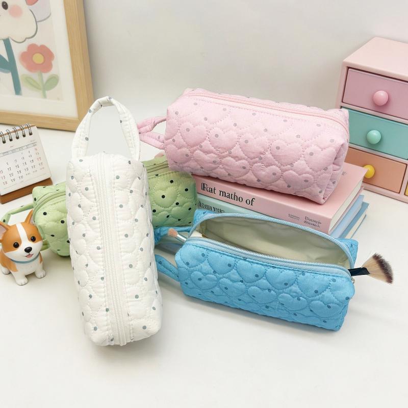 Cosmetic Bags - ポータブルなドット柄のコスメティックバッグ。ミニマルなデザインで大容量、防水仕様。自宅や旅行、女性の日常使いに最適。