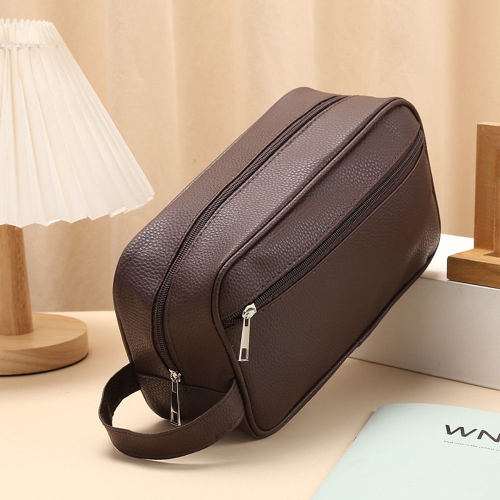 Cosmetic Bags - 新登場！大容量のメンズ用コスメティックバッグ。旅行用、PUレザー製、ジッパー付き、メイクアップ用品収納に最適。化粧品オーガナイザー、トラベルポーチ。