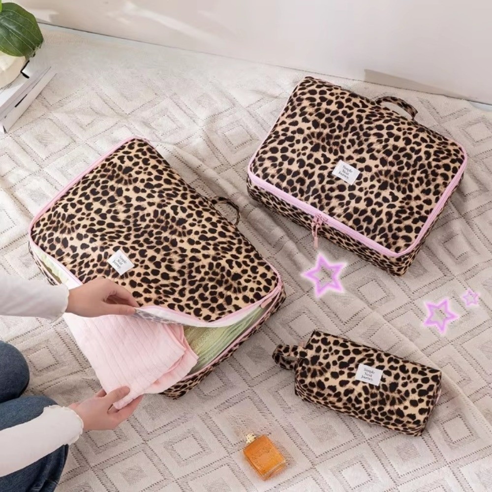 新登場！防水加工のレオパード柄メイクアップバッグ。大容量で、 - Cosmetic Bags のレビューと価格