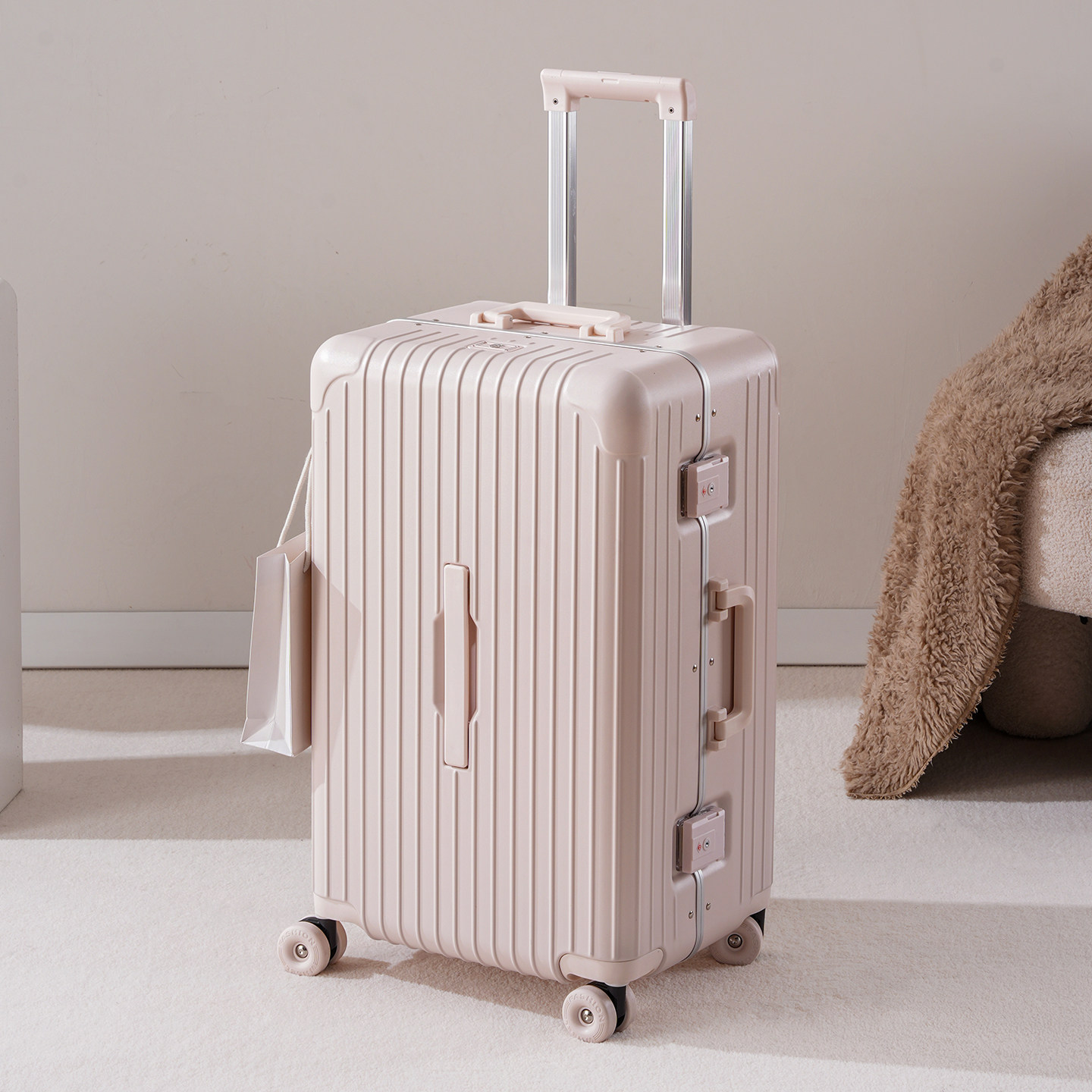 新しいアルミフレームの荷物 20インチローリングトラベルキャ - Aluminum Frame Carry On Luggage のレビューと価格